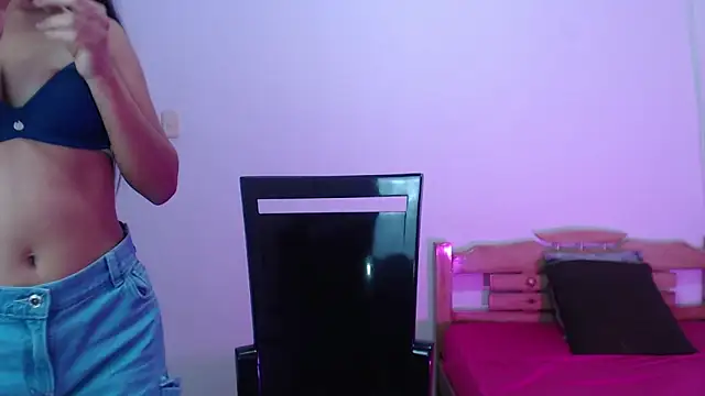 Snapshot of kyra_fox_ chatting on November 19, 2025, 12:27 pm kyra fox online show from November 19, 2025, 12:27 pm