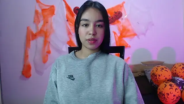 Snapshot of kyra_fox_ chatting on October 18, 2025, 12:40 pm kyra fox online show from October 18, 2025, 12:40 pm