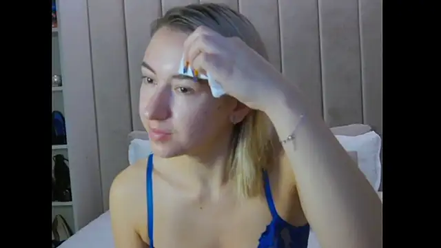 LexiRussell online show from October 10, 2025, 1:28 am