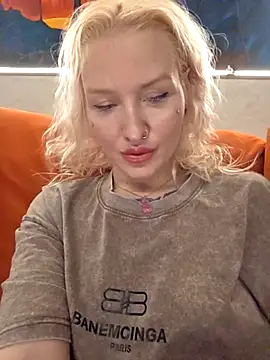 Snapshot of KateMonroe chatting on April 21, 2026, 10:38 pm KateMonroe online show from April 21, 2026, 10:38 pm