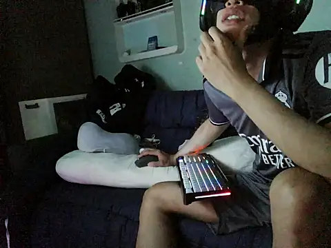 boyhigh1997 online show from March 10, 2026, 6:28 am