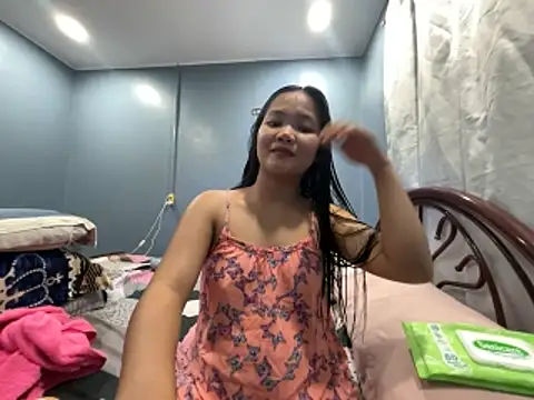 Snapshot of princess_janine chatting on February 6, 2026, 12:23 pm princess janine online show from February 6, 2026, 12:23 pm