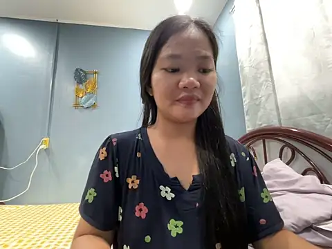 Snapshot of princess_janine chatting on February 19, 2026, 7:27 am princess janine online show from February 19, 2026, 7:27 am