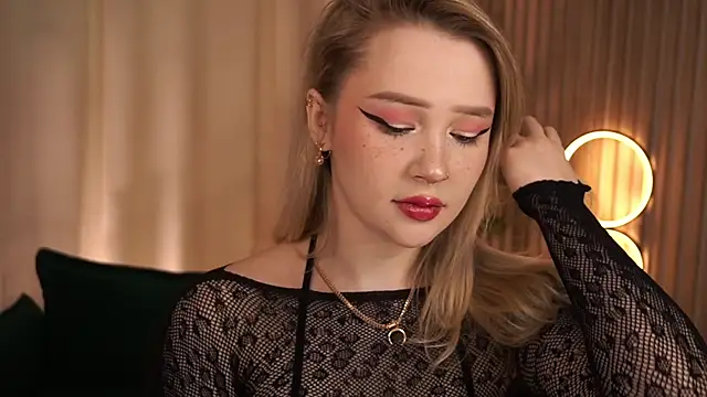 LauraWifeness online show from April 5, 2026, 6:20 am