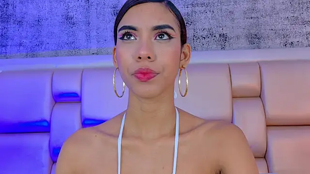 BellaHarper1 online show from October 4, 2025, 1:01 pm