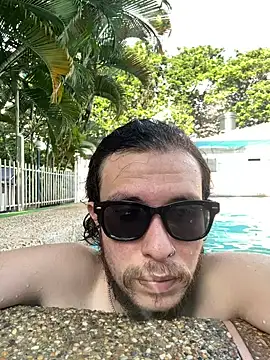 Snapshot of Luxx_14 chatting on November 30, 2025, 9:26 pm Luxx 14 online show from November 30, 2025, 9:26 pm