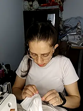 Isabella5 Brown  online show from December 2, 2025, 4:30 pm