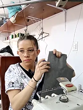 Isabella5 Brown  online show from November 10, 2025, 4:23 pm