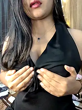 Snapshot of luv_johrrra chatting on October 1, 2025, 6:45 pm luv johrrra online show from October 1, 2025, 6:45 pm