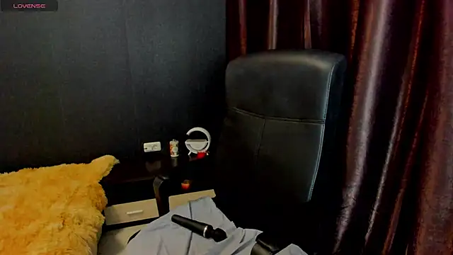 emmamaturre online show from February 18, 2025, 10:36 pm