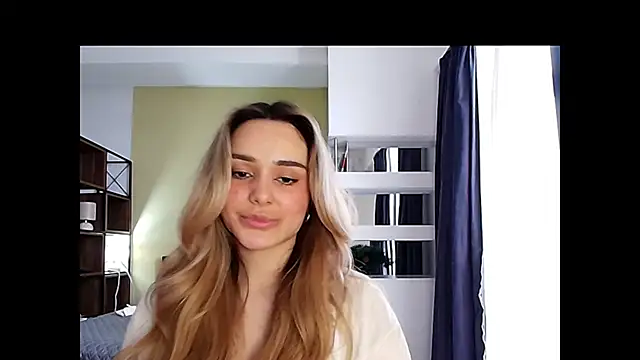 Chloe Ravens online show from December 18, 2025, 10:52 am