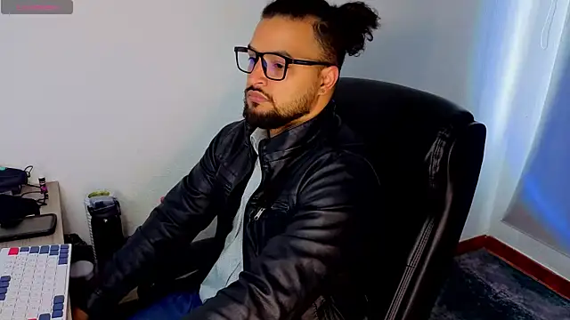 Ernesto-Rodriguez82 online show from November 4, 2025, 1:04 pm