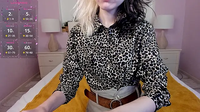 Snapshot of girl_next_doorr chatting on March 13, 2026, 1:16 pm girl next doorr online show from March 13, 2026, 1:16 pm