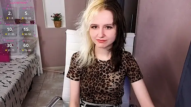 Snapshot of girl_next_doorr chatting on March 22, 2026, 1:12 pm girl next doorr online show from March 22, 2026, 1:12 pm