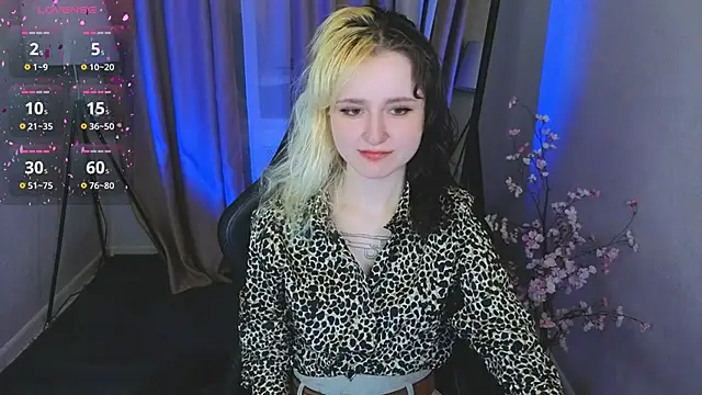 Snapshot of girl_next_doorr chatting on March 14, 2026, 1:06 pm girl next doorr online show from March 14, 2026, 1:06 pm