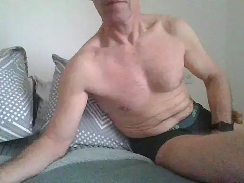 fergi1999 online show from April 2, 2026, 8:32 am