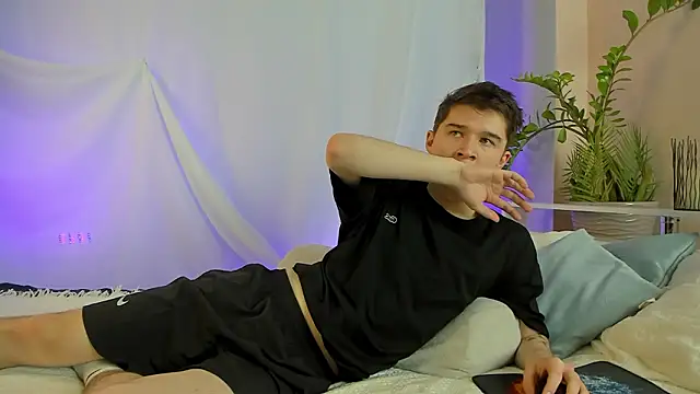 Snapshot of SherlockMax chatting on February 15, 2026, 7:35 pm SherlockMax online show from February 15, 2026, 7:35 pm