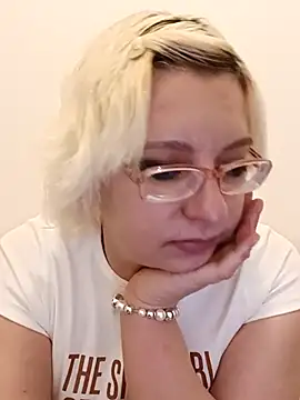 VikaKing online show from November 7, 2025, 8:13 pm