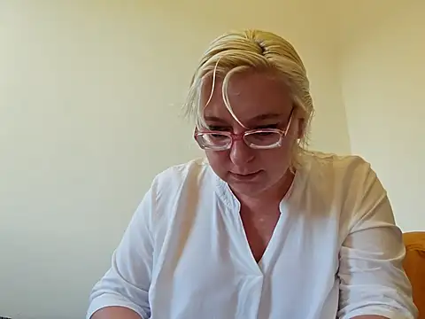 VikaKing online show from September 15, 2025, 5:13 pm