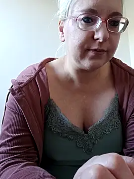 VikaKing online show from December 21, 2025, 10:39 am