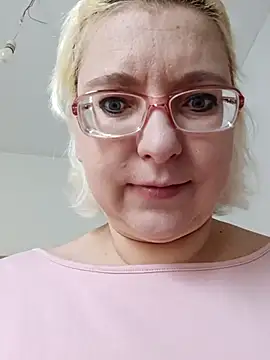 VikaKing online show from December 3, 2025, 9:42 am