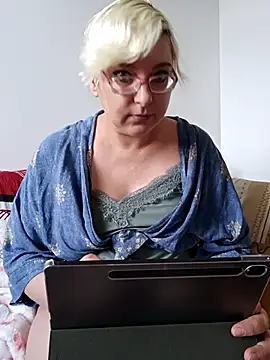 VikaKing online show from October 19, 2025, 7:44 am