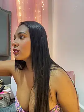 ericajohnson  online show from October 6, 2025, 3:57 pm