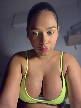 ericajohnson  online show from April 8, 2026, 12:28 pm