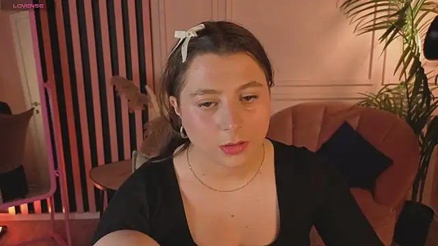 Snapshot of Queen_Michelle_ chatting on November 24, 2025, 9:04 pm Queen Michelle online show from November 24, 2025, 9:04 pm