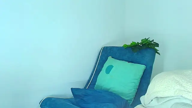 Snapshot of CamiiGuzmanX chatting on November 12, 2025, 9:40 pm CamiiGuzmanX online show from November 12, 2025, 9:40 pm