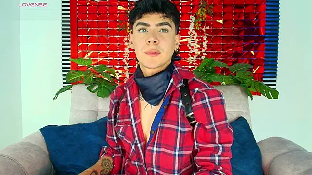 Snapshot of CamiiGuzmanX chatting on February 12, 2026, 8:19 pm CamiiGuzmanX online show from February 12, 2026, 8:19 pm