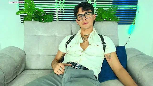 Snapshot of CamiiGuzmanX chatting on February 4, 2026, 7:42 pm CamiiGuzmanX online show from February 4, 2026, 7:42 pm