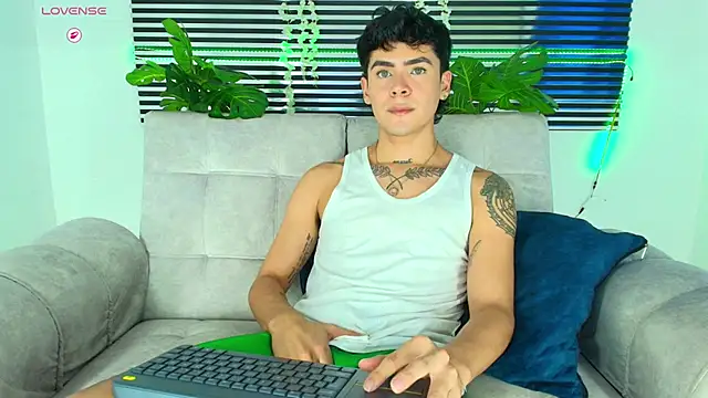 Snapshot of CamiiGuzmanX chatting on February 5, 2026, 8:04 pm CamiiGuzmanX online show from February 5, 2026, 8:04 pm