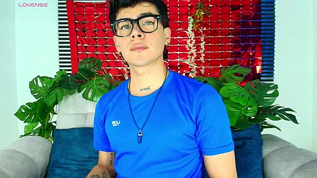 Snapshot of CamiiGuzmanX chatting on February 27, 2026, 8:41 pm CamiiGuzmanX online show from February 27, 2026, 8:41 pm