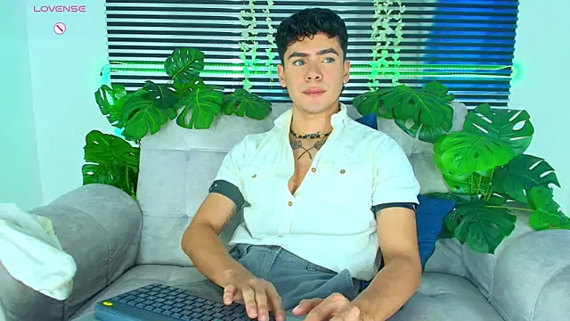 CamiiGuzmanX online show from March 15, 2026, 5:09 pm