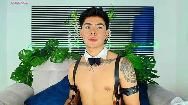 Snapshot of CamiiGuzmanX chatting on March 3, 2026, 9:22 pm CamiiGuzmanX online show from March 3, 2026, 9:22 pm