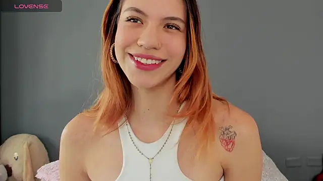 Snapshot of AntonellaaRossii chatting on November 3, 2025, 2:31 pm AntonellaaRossii online show from November 3, 2025, 2:31 pm