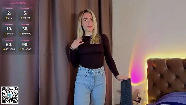 HoneyJohansson online show from April 7, 2026, 3:25 pm