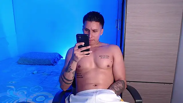 valentinosex1 online show from November 30, 2025, 10:32 pm