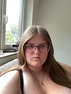 Snapshot of CurvyPaar2 chatting on May 12, 2026, 3:07 pm CurvyPaar2 online show from May 12, 2026, 3:07 pm