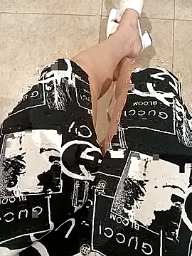 Jessical--Li online show from November 9, 2025, 7:45 am