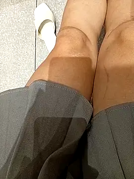 Jessical--Li online show from October 27, 2025, 5:52 am