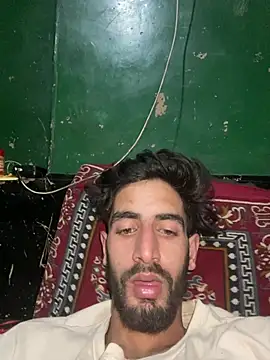 lyath3245 online show from February 6, 2026, 9:33 pm