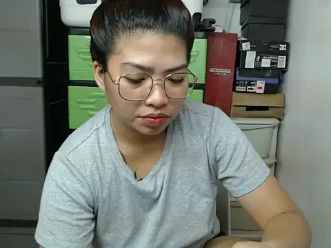 Snapshot of lily_cruz chatting on November 19, 2025, 4:12 am lily cruz online show from November 19, 2025, 4:12 am