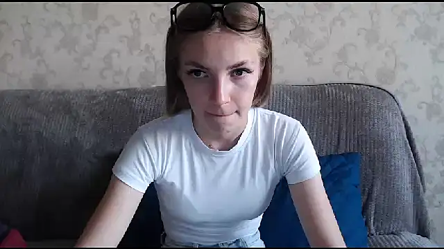 Snapshot of HitGyrl chatting on September 12, 2025, 1:28 am HitGyrl online show from September 12, 2025, 1:28 am