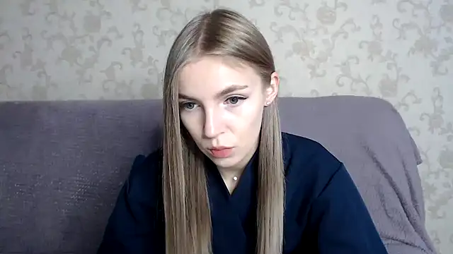 Snapshot of HitGyrl chatting on November 20, 2025, 8:04 am HitGyrl online show from November 20, 2025, 8:04 am