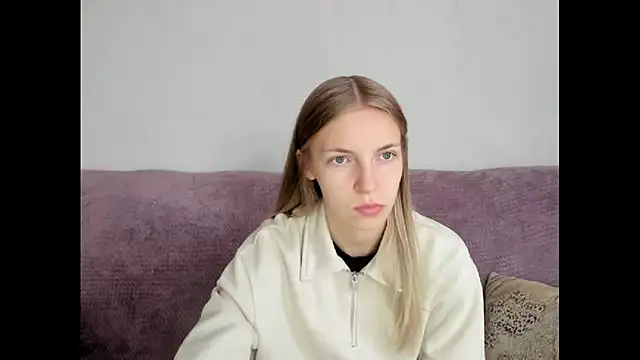 Snapshot of HitGyrl chatting on October 15, 2025, 1:15 am HitGyrl online show from October 15, 2025, 1:15 am