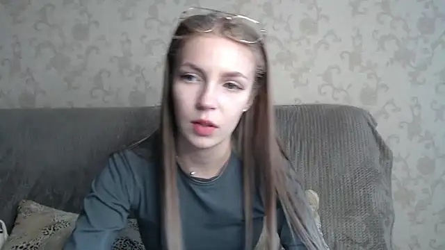 Snapshot of HitGyrl chatting on May 12, 2026, 8:10 am HitGyrl online show from May 12, 2026, 8:10 am