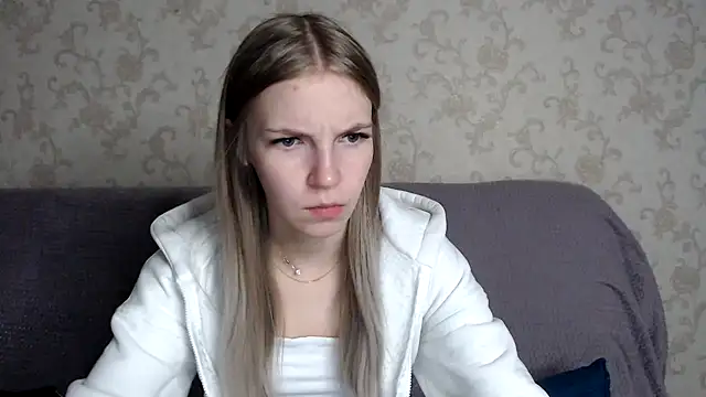 HitGyrl online show from November 23, 2025, 1:04 am