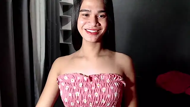 Snapshot of urseductivebarbie_xx chatting on October 15, 2025, 9:39 am urseductivebarbie xx online show from October 15, 2025, 9:39 am